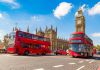 Beroemde rode bussen en de Big Ben in London