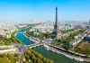 Luchtfoto Parijs op de achtergrond de Eiffeltoren